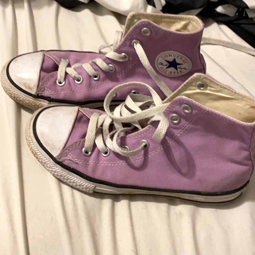 Used pink converse size 2.5 girls
